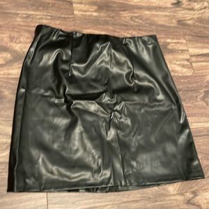 ASOS PLEATHER BLACK MINI SKIRT | size US 10/Large